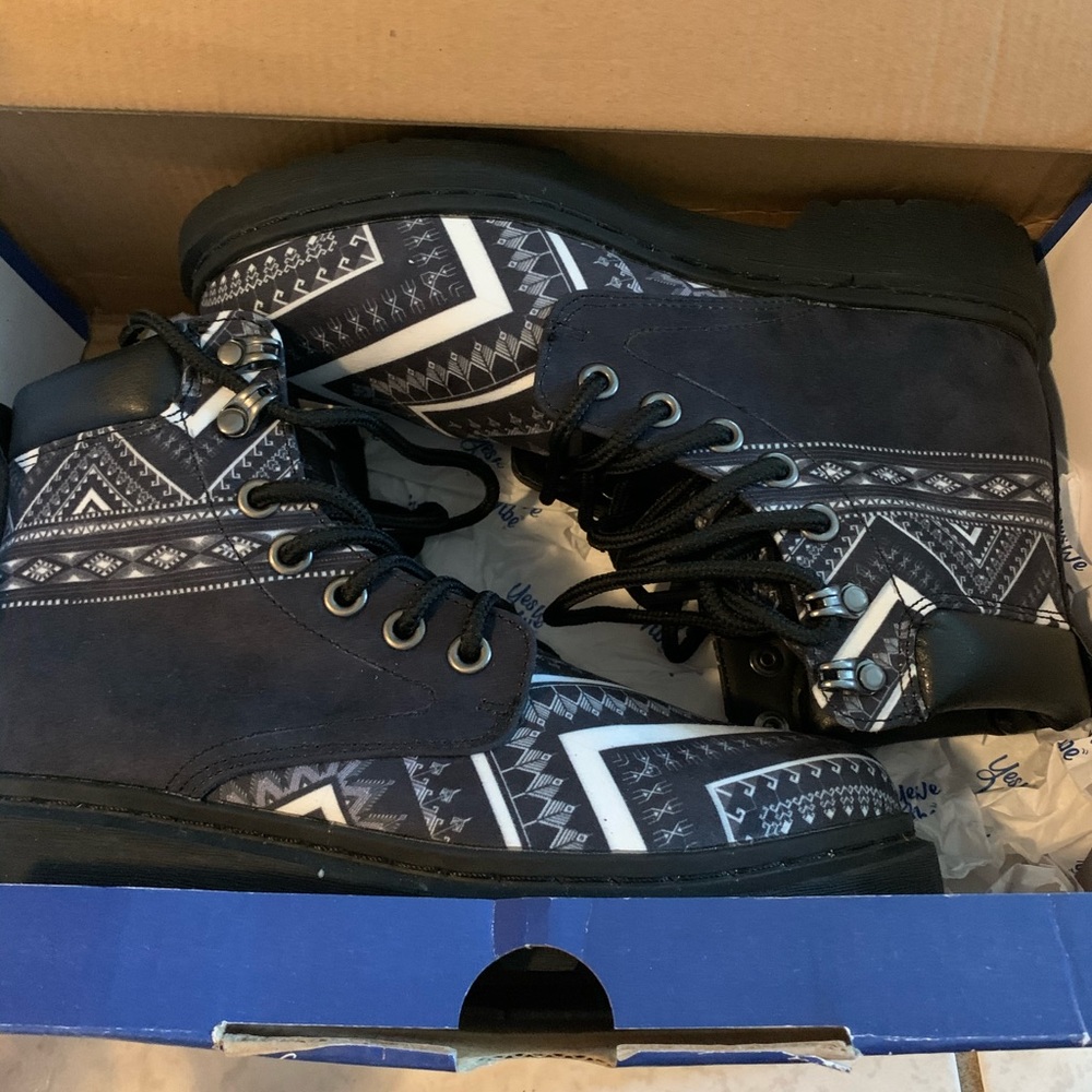 Yes we Vibe designer sneakers